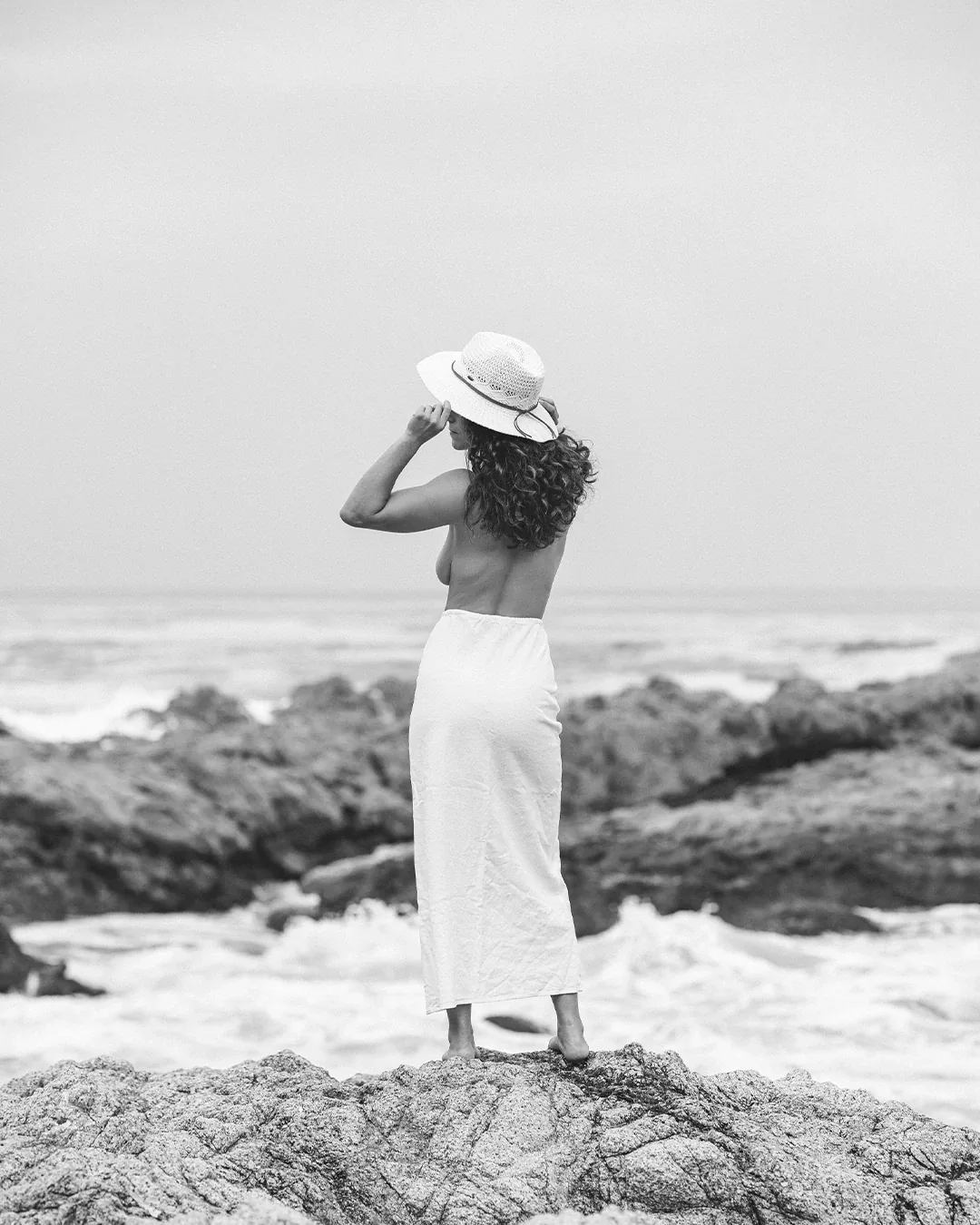 Editorial · black & white